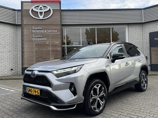 Toyota RAV4 2.5 Plug-in Hybrid AWD BI-TONE PLUS JBL-AUDIO NAVI HEAD-UP BLIND SPOT 360° CAMERA STOEL/STUURVERW EL-KLEP APPLE/ANDROID 1500KG TREKGEW KLASSE 3 ALARM 4S-BANDEN