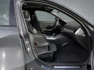 BMW 3 Serie 330e High Executive M-Sport  | 1e eigenaar | dealer onderh. | schuifdak | leder sportstoelen | camera | BTW auto / 17