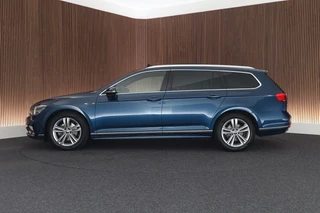 Volkswagen Passat Variant 1.5 TSI 150pk DSG R-Line Business + Keyless Panoramadak 360Camera Stoelverwarming Virtual Cockpit Navigatie / 8