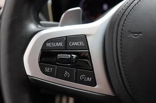 BMW 3 Serie Sedan 330i High Executive M Sport Pakket Automaat  / Live Cockpit Professional / Schuif-/kanteldak / M Sportremsysteem / Leder / Shadow Line / 19 Inch / Extra Getint Glas / Stoelverwarming / Climate Control / Parkeersensoren voor+achter / Stuurwiel Verwambaar / Hifi / 40