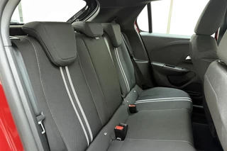 Opel Corsa 1.2 Turbo Hybrid Yes Automaat | Stoel & Stuurverwarming | Navigatie via Carplay | Zwart dak | DAB Radio | Parkeersensoren | Lichtmetalen velgen / 14