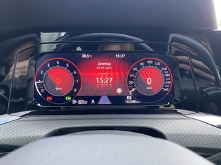 Volkswagen Golf 1.5 eTSI R-Line AUT  | dealer onderh. | panoramadak | stoel-/stuurverw. | keyless | trekhaak | carplay / 37