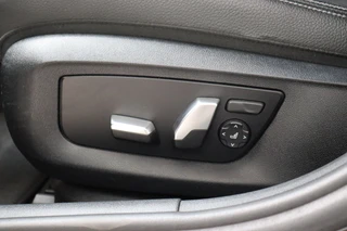 BMW 5 Series Touring 520i High Executive M Sport Pakket Automaat  / Navigatiesysteem Professional / Adaptieve LED-koplamp / Hifi / Climate Control / Parkeersensoren / Sfeerverlichting / Chrome Line / Sportstoelen / Cruise Control / Stoelverwarming / 23