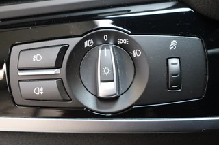 BMW X3 xDrive20i High Executive M Sport Pakket Automaat  / Navigatiesysteem Professional / Leder / Trekhaak / 18 Inch / Xenon / Stoelverwarming / Climate Control / Parkeersensoren voor+achter / Lichtpakket / Cruise Control / 29