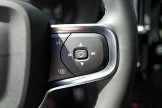 Volvo XC40 1.5 T4 RECH R-DESIGN Camera,Carplay, Harman Kardon / 21