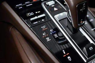 Porsche Cayenne Coupé 3.0 E-Hybrid Platinum Edition SportDesign  | Panorama | Bose | Trekhaak elektr. | Stoelventilatie | 21'' Wielen | / 18