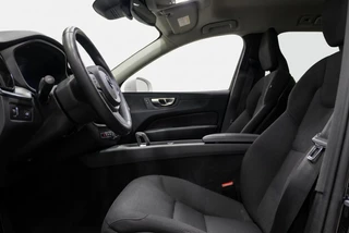 Volvo XC60 2.0 B4 MHEV 197PK Momentum 2WD Dealeronderhouden | Apple Carplay / Android Auto / 10