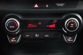 Kia Stonic 1.0 T-GDi MHEV DynamicLine  Navigatie - Achteruitrijcamera - Cruise Control - Apple & Android Carplay - Fabrieksgarantie t/m 14-04-2032 / 26
