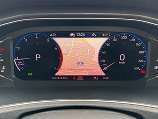 Volkswagen T-Roc 1.5 TSI Sport Business R-Line / Pano / ACC / Led / IQ Drive / Camera / Trekhaak . / 40
