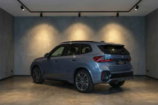 BMW X1 xDrive23i M Sport 218PK Panorama | Leder | Harman | HUD | 360° Camera | 20" LM / 6