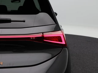 CUPRA Born Adrenaline 62 kWh 231 Pk | Stoel/Stuurverwarming | Camera | Adaptive Cruise | CarPlay | Beats Audio | 19 Inch | 74.166 Km !! / 15