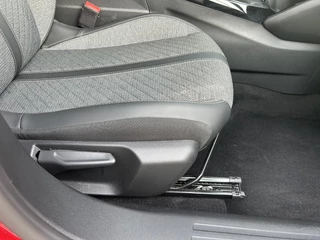 Peugeot 2008 1.2 Turbo 100 PK Allure | Nieuwste Model | Navigatie via Telefoon | LED Verlichting | Cruise Control | Hoge Zitpositie | Parkeersensoren | DAB | Digitaal Dashboard | Half Lederen stoelen | Lichtmetalen Velgen 17 inch | / 37