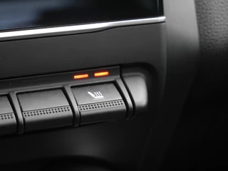 Renault Captur 1.6 E-Tech Plug-in Hybrid 160 Intens | Panorama dak | Achteruitrijcamera | Lichtmetalen velgen | Navigatie | Cruise control | Stoelverwarming | / 26