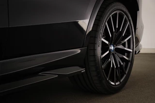 BMW X5 xDrive50e M-sport | PANORAMADAK | INDIVIDUAL VOLLEDER MERINO | HEAD UP | HARMAN KARDON | 360 CAMERA | MAXTON | 22" | / 35