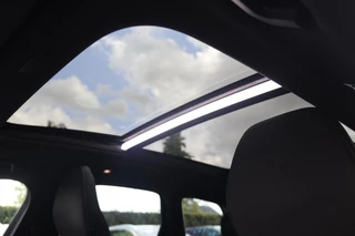 Volvo XC60 T6 Recharge AWD R-Design | Trekhaak | Parkeercamera |Panoramadak | Longe Range | Keyless / 42