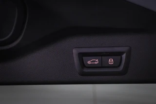 BMW X5 xDrive50e M-Sport | PANORAMADAK | HEAD UP | HOUTAFWERKING | ACHTERBANKVERWARMING | TREKHAAK | 360 CAMERA | 21" / 22