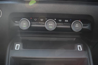 Citroën C4 130 EAT8 Shine  | Automaat | Navigatie | Airconditioning ECC | Camera achter |  Parkeersensoren voor en achter | Carplay & Android Auto | Isofix | Cruise Control | Advanced Comfortstoelen | Hydraulic Cushions | Zeer Compleet!!! / 20