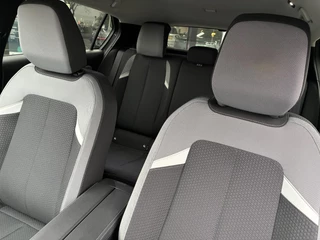 Opel Astra 1.2 Turbo 110pk Business Edition | Navigatie | Achteruitrijcamera |  Adapt. Cruise control | Stoel & stuurverwarming | AGR Comfortstoel | Keyless | Parkeersensoren / 41