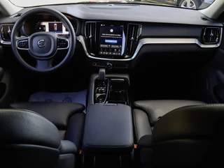 Volvo V60 T6 Plug-in Hybrid 350PK AWD Plus Dark / 4