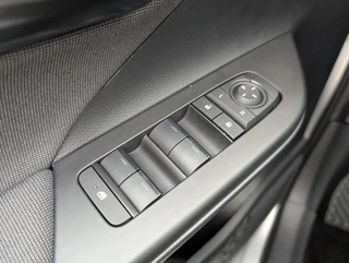 Toyota C-HR 1.8 Hybrid 140 Active 4-SEIZOENSBANDEN ANDROID & APPLE DIGITALE TELLERS METALLIC LAK / 16