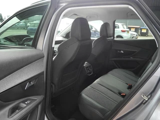 Peugeot 3008 1.2 PureTech Première | Elektrisch bedienbare achterklep | 19 inch velgen | Keyless entry en start | Dealer onderhouden | Navigatie | Zwart Dak | Climate control / 10