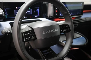 Lancia Ypsilon Edizione Cassina Limitata 51 kWh | NAVIGATIE | MASSAGE | DRAADLOZE LADER | DAB | 360 CAMERA / 35