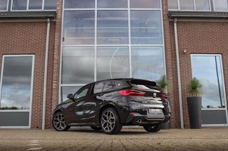 BMW X2 sDrive20i High Executive Edition | M-sport | Driving Assistant Plus | Camera | Apple Carplay | File assistent | Active cruise control | Park Assistant | DAB | Sportstoelen | LED / 5