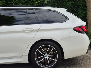 BMW 5-serie Touring 530e M Sport LED CarPlay Elek. Stoelen 100% dealer onderhouden 530e Business Edition Plus / 26