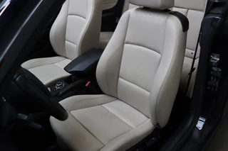 BMW 1 Series Cabrio 118i High Executive M Sport Pakket  / Navigatie Professional / Xenon / Leder / Hifi / Stoelverwarming / Climate Control / Lichtpakket / Windscherm / 18 Inch / Cruise Control / Bluetooth / 15