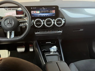 Mercedes-Benz GLA 250 e Business Solution AMG / 29