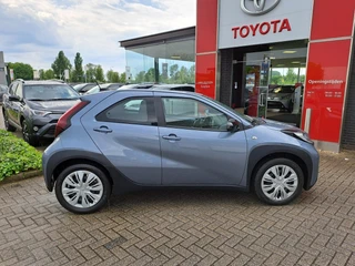 Toyota Aygo X PLAY APPLE & ANDROID ACHTERUITRIJCAMERA AD-CRUISE LED-DAGRIJ NL-AUTO / 4
