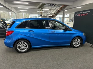 Mercedes-Benz B-Class 180 Ambition Nederlandse auto/ Trekhaak/ Parkeersensoren voor en achter/ Set winterbanden / 7