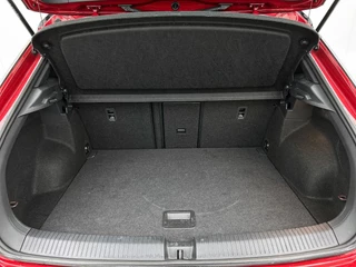 Volkswagen T-Roc 1.0 TSI R-Line | Camera | CarPlay | Adaptive Cruise | Digital Dash / 29