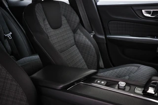 Volvo V60 2.0 B3 Essential | PARK ASSIST PACK | CLIMA | DAB | APPLE | CAMERA / 9
