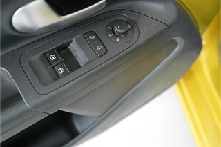 Volkswagen up! 1.0 EcoFuel move up! | 5 drs. | Aardgas | Cruise | Stl. verw. | PDC | Climate | / 22