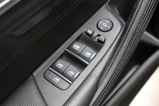 BMW 5 Series Touring 520i High Executive M Sport Pakket Automaat  / Navigatiesysteem Professional / Adaptieve LED-koplamp / Hifi / Climate Control / Parkeersensoren / Sfeerverlichting / Chrome Line / Sportstoelen / Cruise Control / Stoelverwarming / 29