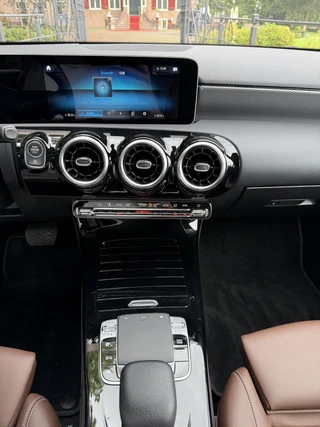 Mercedes-Benz A-Class 200 Business Solution / 20