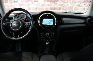 MINI Cooper Hatchback Business 3 deurs  / Navigatiesysteem / Airconditioning / Cruise Control / Bluetooth / Audio / 15 Inch / Elektrisch Pakket / 15