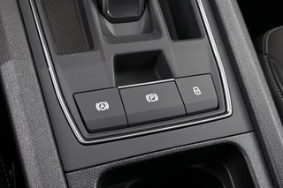 CUPRA Leon Sportstourer 1.4 e-Hybrid VZ 245 PK Achteruitrijcamera Apple CarPlay Stoel-Stuurverwarming / 40