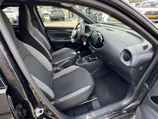 Toyota Aygo X PLAY / 16