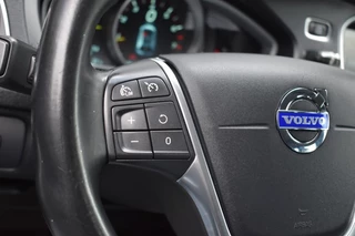 Volvo V40 1.6 T3 MOMENTUM NAVI / PDC / STOEL VERW. / TREKHAAK / 19