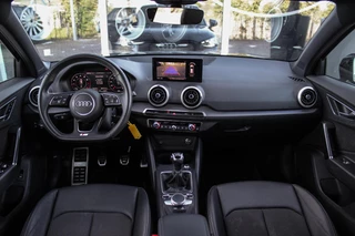 Audi Q2 30 TFSI S Edition S-Line | 1e eigenaar | NL auto | 18 inch | LED | Camera | Sport | Cruise control | Sound system | Sfeerverlichting | Stoelverwarming | Climate control | / 4