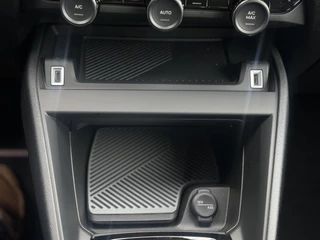 Citroen Ë-C4 Collection 156pk Extended range 54 kWh | Stoelverwarming | Comfort stoelen | Parkeercamera/-sensoren | Navigatie | Cruise Control | Cruise Control | DAB | Keyless Entry/Start | Full LED | Warmtepomp / 22