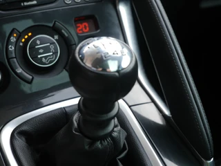 Peugeot 3008 1.2 PureTech Style | Trekhaak | Panoramadak | Lichtmetalen velgen | Achteruitrijcamera | Climate control | Cruise control | Navigatie | Regensensor / 28