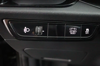 Kia Niro 1.6 GDi Hybrid DynamicLine  - Navigatie - Achteruitrijcamera - Apple & Android Carplay - Climate Control - Virena zekerheidspakket € 895,- / 20