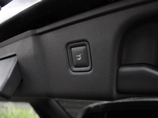 Leapmotor C10 Design REEV 28.4 kWh 215PK Automaat Navigatie, Camera 360, Lichtmetalen velgen, Elektrische Achterklep, Kunstlederen bekleding, Stoel Verwarming & Ventilatie / 13