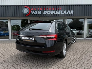Škoda Superb COMBI 1.5 TSI ACT Business Edition - Automaat Stoelverw. Navi Camera 17inch LMV / 4