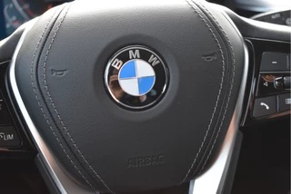 BMW 5 Series Touring 520i Executive Edition Facelift  | NL-Auto | Elekt.trekhaak | Historie | Carplay | Navi | DAB | Full LED | Zeer netjes / 48