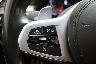 BMW 5 Series Touring 520i High Executive M Sport Pakket Automaat  / Live Cockpit Professional / Driving Assistant / Head-Up Display / Comfortstoelen / Achteruitrijcamera /  19 Inch / Exklusivleder 'Nappa' / DAB / Stoelverwarming / Hifi / Extra Getint Glas / Ambiance Verlichting / 38