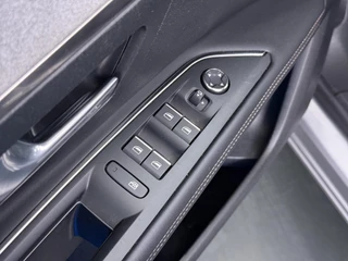 Peugeot 3008 GT SOH: 99% | PHEV | APPLE CARPLAY | ELEKTRISCHE ACHTERKLEP | CAMERA VOOR + ACHTER | ADAPTIVE CRUISE CONTROL | FOCAL AUDIO | DODEHOEK DETECTIE| RIJKLAARPRIJS INCL. 12 MND BOVAG GARANTIE / 21